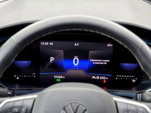 Used 2024 Volkswagen Taos SE image 13