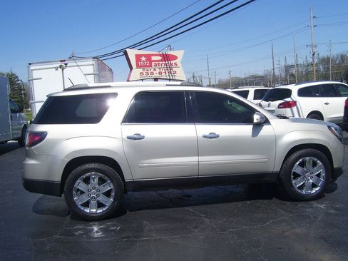 Used 2017 GMC Acadia Limited SLT FWD image 2