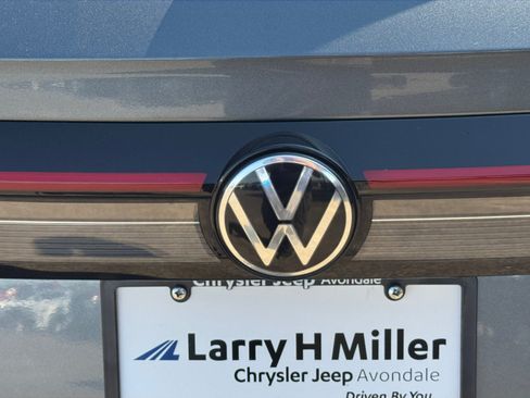 Used 2025 Volkswagen Taos SE FWD image 32