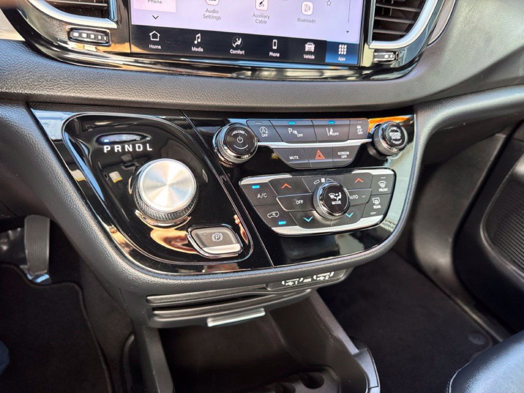Used 2025 Chrysler Pacifica Select FWD image 14