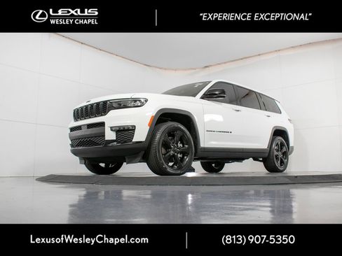 Used 2024 Jeep Grand Cherokee L Limited w/ Black Appearance Package image 12
