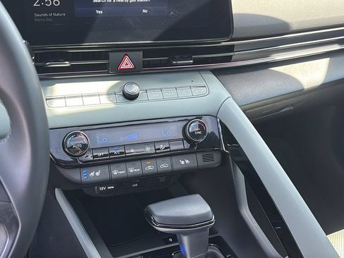 Used 2025 Hyundai Elantra Limited FWD image 20