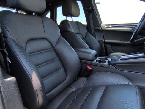 Used 2024 Porsche Macan Turbo AWD/4WD image 26