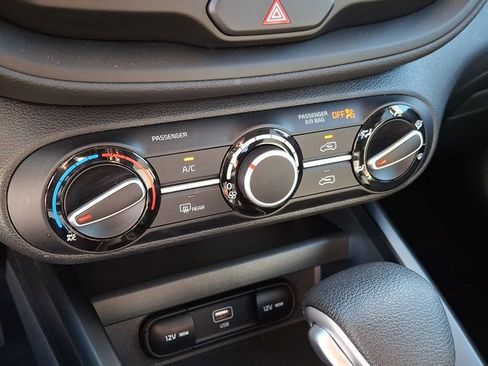 Used 2025 Kia Soul LX w/ LX Technology Package image 15