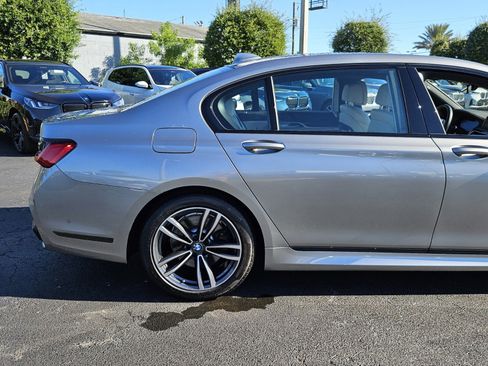 Used 2022 BMW 740i xDrive w/ M Sport Package image 4