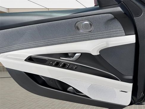 New 2025 Hyundai Elantra Limited image 15