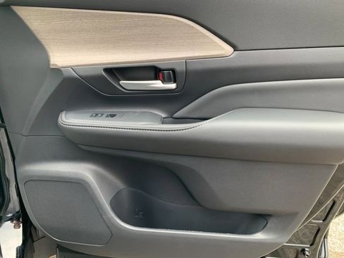 New 2026 Toyota Grand Highlander Platinum image 21