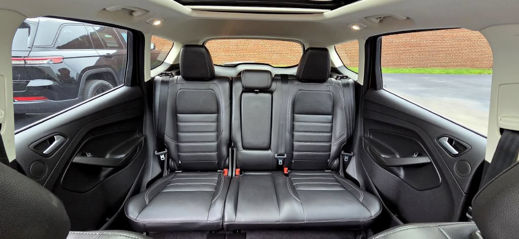 Used 2017 Ford Escape Titanium w/ Canadian Touring Package AWD/4WD image 8