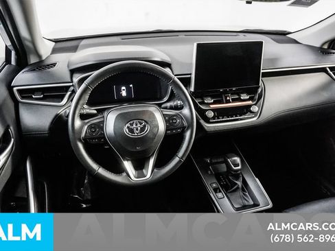 Used 2026 Toyota Corolla Cross XLE FWD image 17