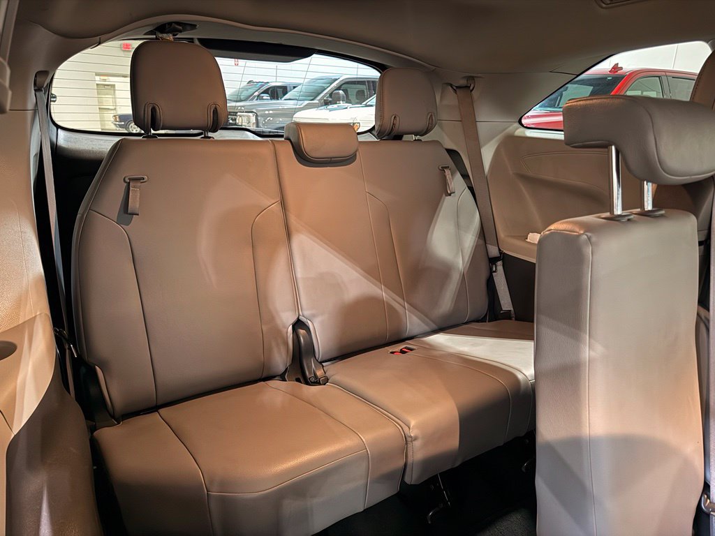 Used 2022 Toyota Sienna XLE FWD image 35
