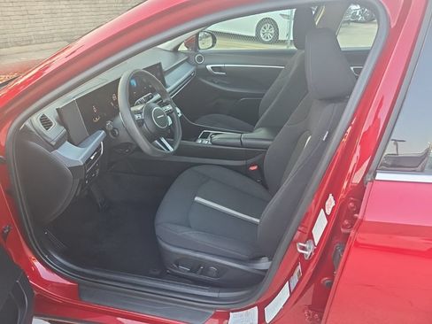 Used 2025 Hyundai Sonata SEL FWD image 4