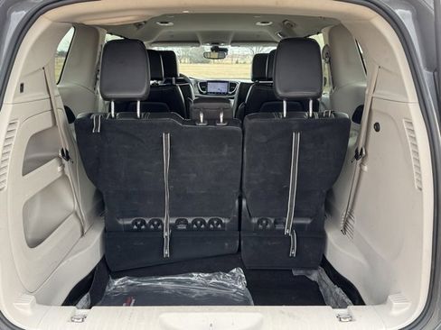 Certified 2023 Chrysler Pacifica Touring-L image 7