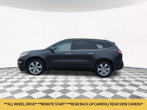 Used 2016 Chevrolet Traverse LT w/ Style and Technology Package image 2
