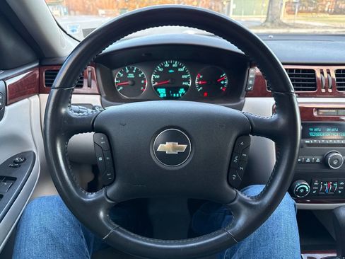 Used 2009 Chevrolet Impala LT w/ Luxury Edition Package image 16