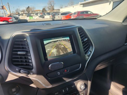 Used 2020 Jeep Cherokee Latitude Plus image 17