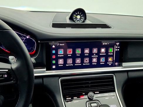 Used 2023 Porsche Panamera 4 Platinum Edition image 18