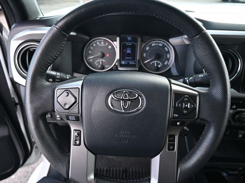 Used 2019 Toyota Tacoma Limited image 19