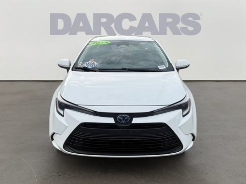 Used 2025 Toyota Corolla LE FWD image 2