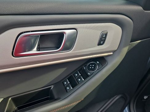 Used 2025 Ford Explorer Active image 16