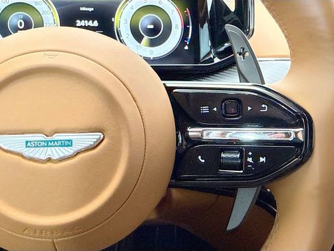 Used 2025 Aston Martin V8 Vantage Coupe image 12