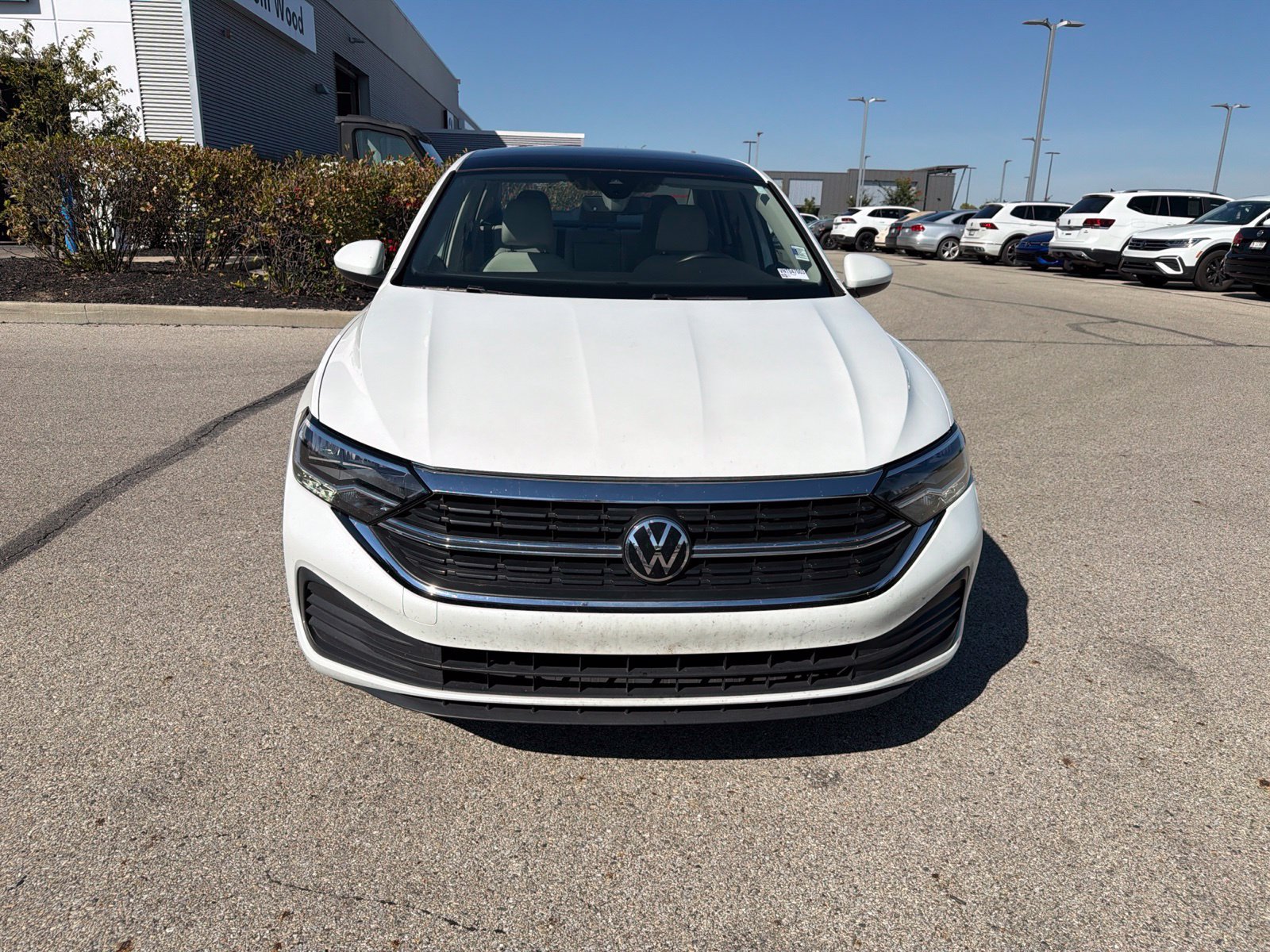 Used 2023 Volkswagen Jetta SE w/ Panoramic Sunroof Package FWD image 4