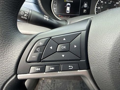 New 2025 Nissan Versa SV w/ Trunk Package FWD image 22