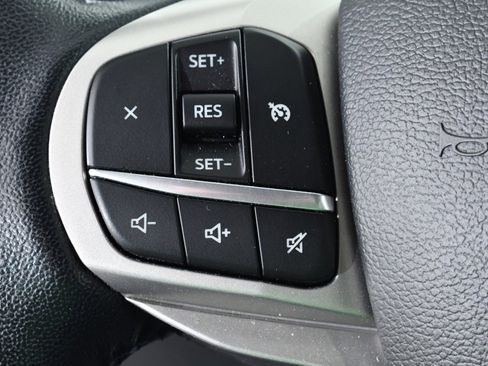 Used 2022 Ford Explorer XLT w/ Equipment Group 202A image 33