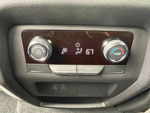 Used 2026 Chevrolet Traverse LT AWD/4WD image 11