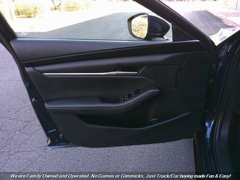 Used 2021 MAZDA MAZDA3 s image 13