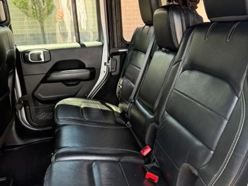 Used 2018 Jeep Wrangler Unlimited Sahara AWD/4WD image 35