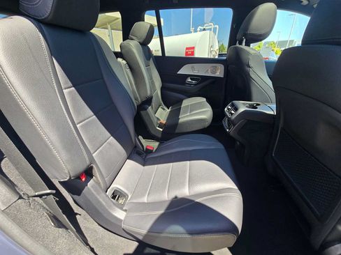 Used 2025 Mercedes-Benz GLS 450 4MATIC image 12