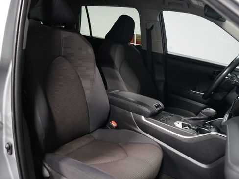 Used 2023 Toyota Highlander LE image 28