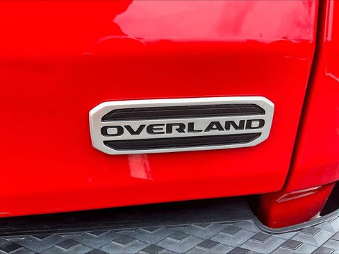 Used 2023 Jeep Gladiator Overland w/ Cold Weather Group AWD/4WD image 25