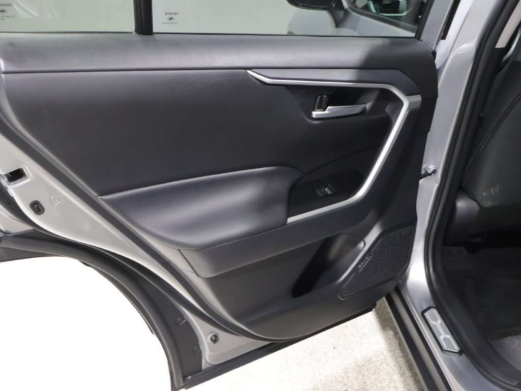 Used 2025 Toyota RAV4 XLE AWD/4WD image 19