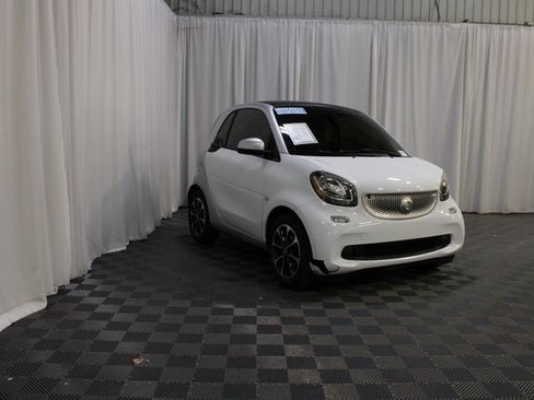 Used 2016 smart fortwo passion image 25