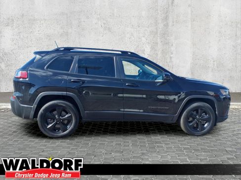 Used 2019 Jeep Cherokee Latitude Plus image 2