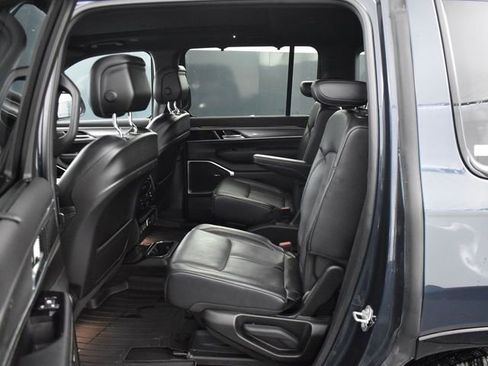 Used 2022 Jeep Wagoneer Series III image 32