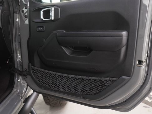 Used 2021 Jeep Gladiator Rubicon AWD/4WD image 9