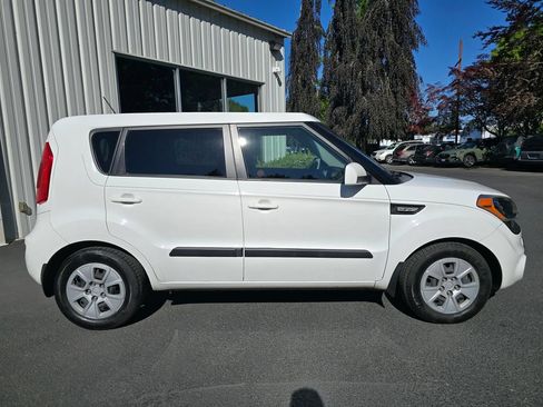 Used 2013 Kia Soul FWD image 3