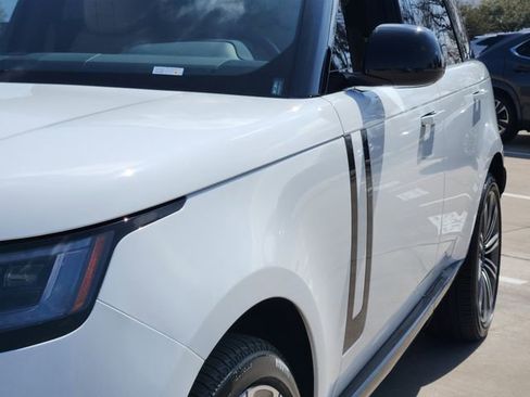 Used 2025 Land Rover Range Rover SE image 12