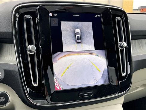 New 2026 Volvo XC40 B5 Plus w/ Protection Package Premier image 20