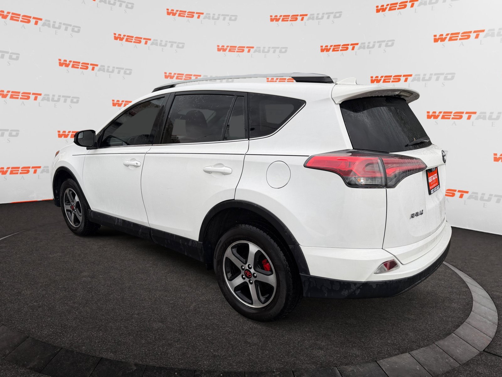Used 2018 Toyota RAV4 LE w/ All Weather Liner Package AWD/4WD image 3