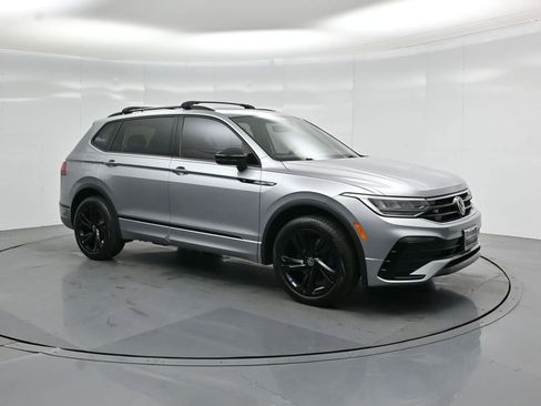 Used 2023 Volkswagen Tiguan SE R-Line image 21