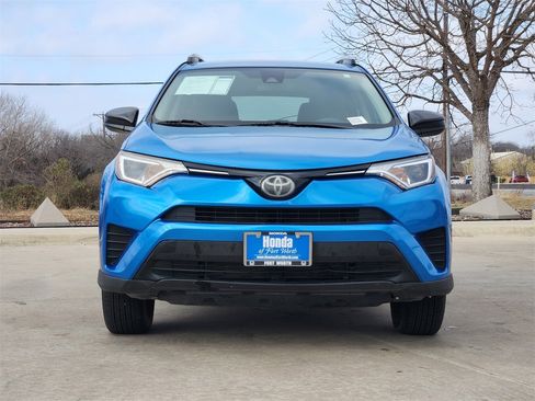 Used 2017 Toyota RAV4 LE image 2