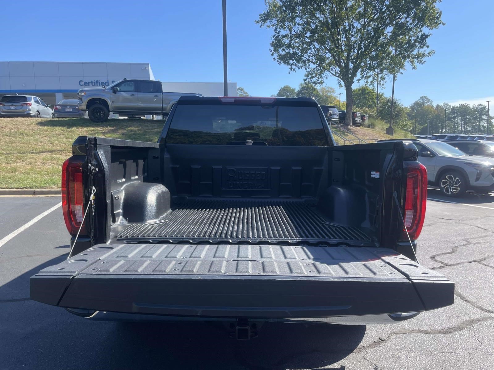 Used 2025 GMC Sierra 1500 SLT RWD image 8