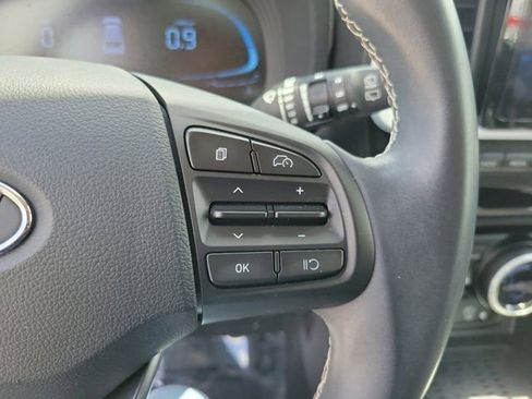 Certified 2023 Hyundai Venue Limited FWD image 20