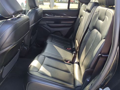 Used 2024 Jeep Grand Cherokee Limited image 28