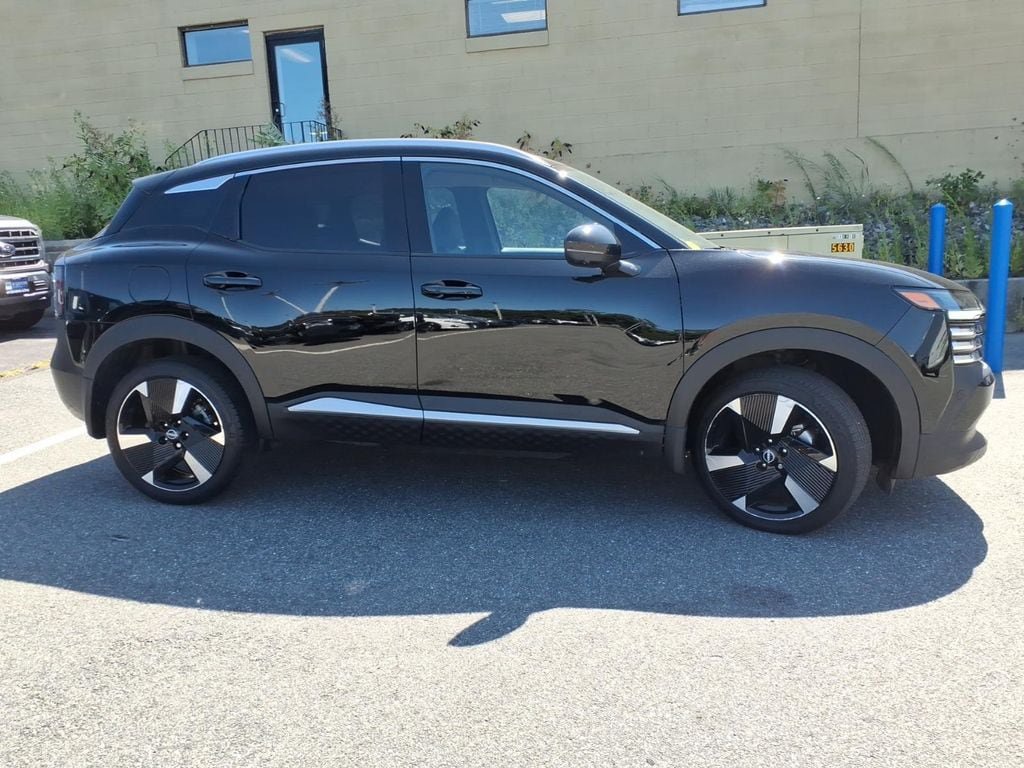 Used 2025 Nissan Kicks SR AWD/4WD image 5