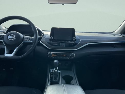 Used 2025 Nissan Altima 2.5 SV image 17