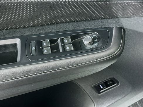 Used 2025 Volkswagen Atlas SE image 15